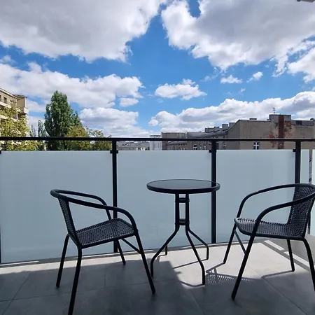 Daire Kopernika 49 *